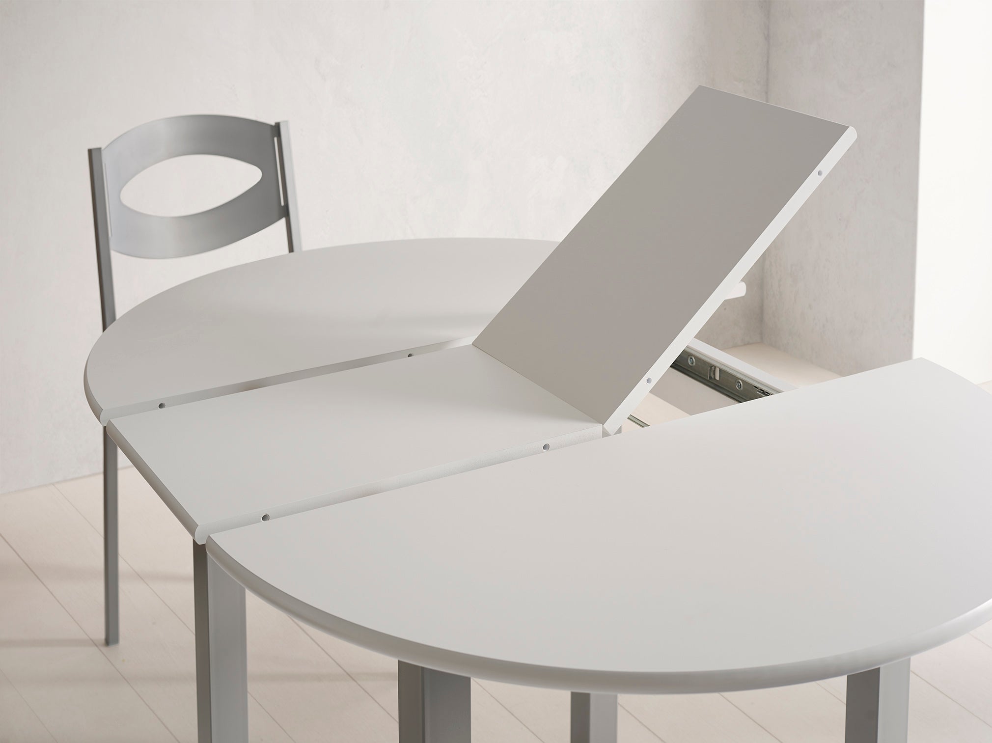 V VELASCO Mesa de Cocina Redonda Extensible Isla 90 cm | Mesa Comedor Circular de Madera Blanca y Patas de Aluminio | Abierta 115x90 cm