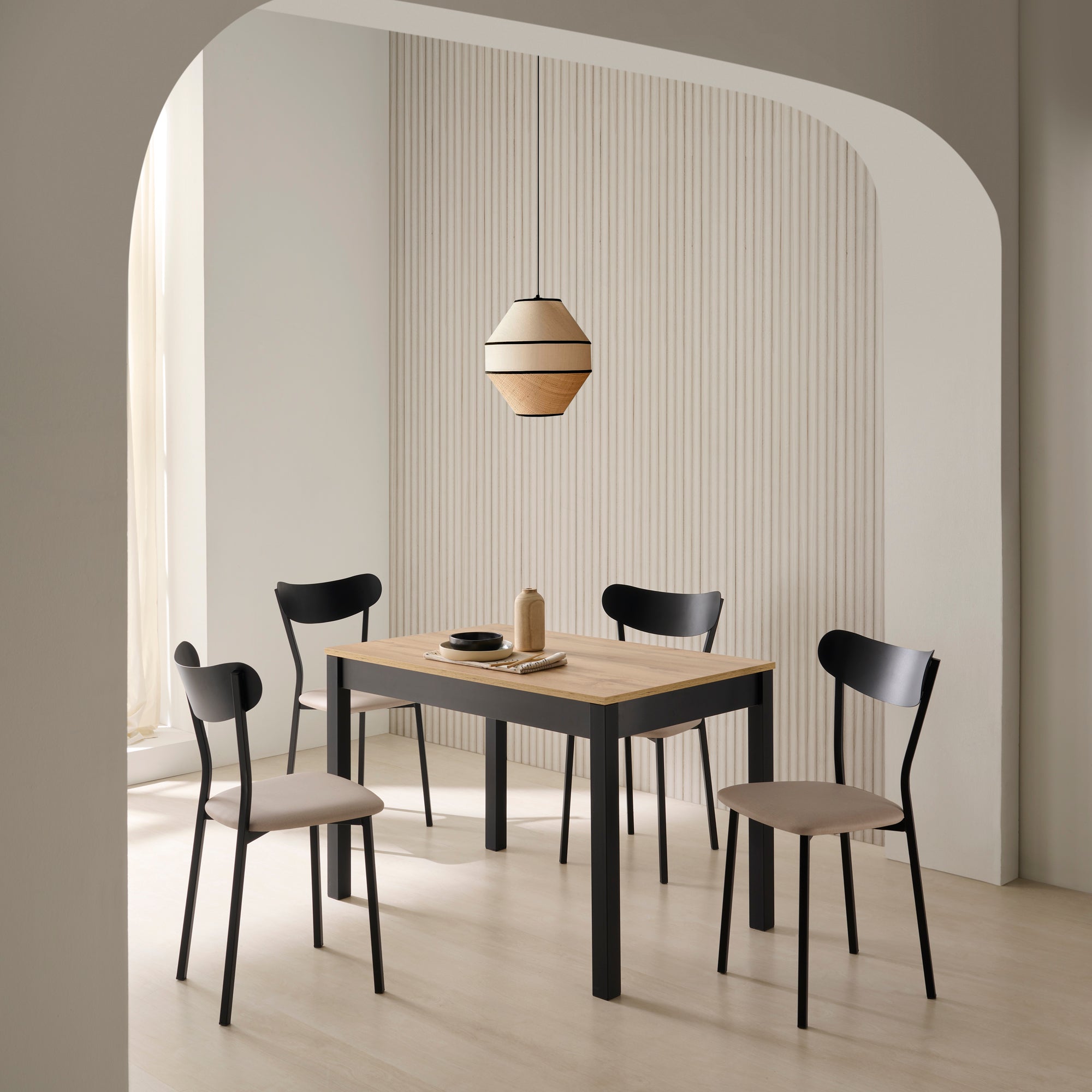 V VELASCO Mesa de Comedor Extensible Arona | Mesa de Cocina Moderna de Madera Roble y Patas Negras | Mesa Extensible Salón Rectangular (120-180 x 80 cm)