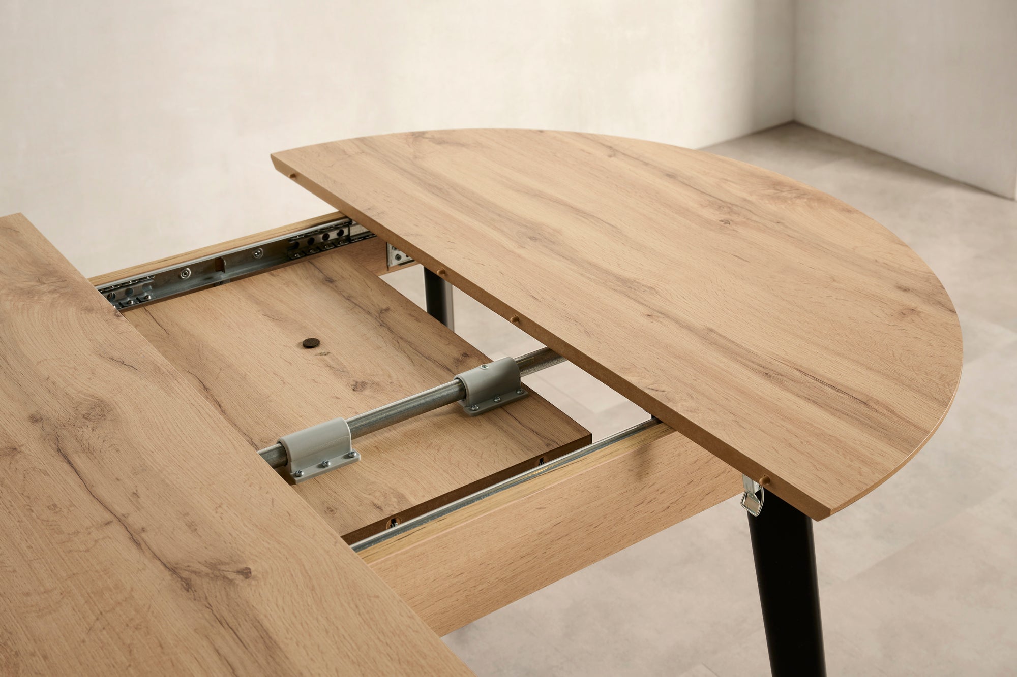 V VELASCO Mesa de Comedor Redonda Extensible Helen (90 a 120 cm) | Madera de Haya y Tablero Roble Hércules 19mm | Mesa de Cocina Redonda y Ovalada Estilo Nórdico Escandinavo para Espacios Pequeños